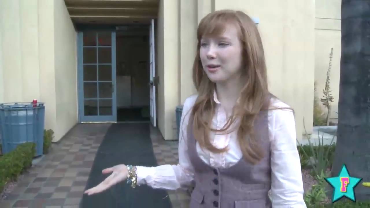 Behind the Scenes of Castle with Molly Quinn!
