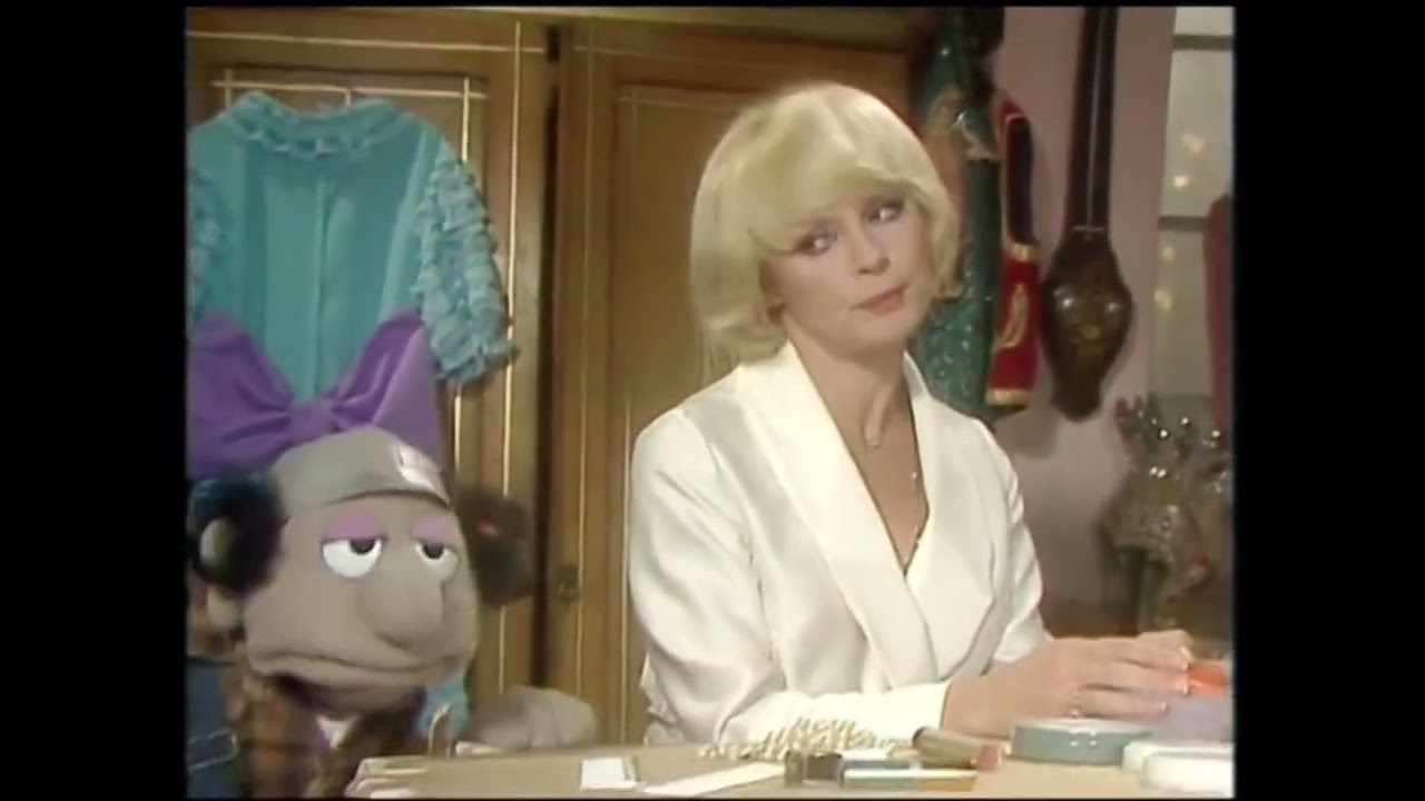 The Muppet Show - 319: Elke Sommer - Cold Open (1979)