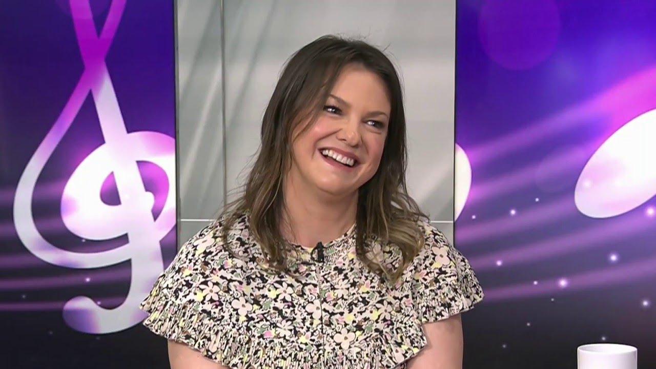 Larisa Oleynik Is Ready To Bring Back This 90s Trend | New York Live TV